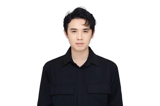负责电影项目并担任制片人